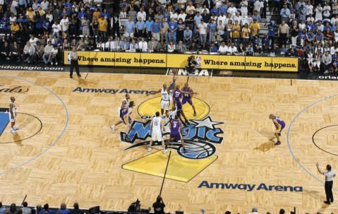 怀旧经典！NBA官方分享2005年-2009年总决赛金杯LOGO地板